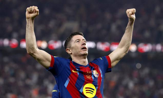 Lewandowski anuncia saída do Barcelona ao fim da temporada