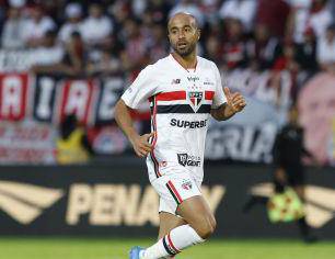 Lucas Moura sofre grave lesão e está fora da temporada