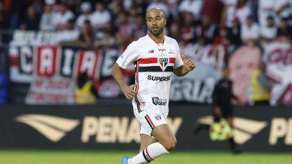 Lucas Moura sofre grave lesão e está fora da temporada
