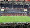Fla vive clima de pressão com protestos e baixa presença de público no Maracanã