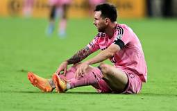 Messi deixa campo com dores em última partida antes do Mundial