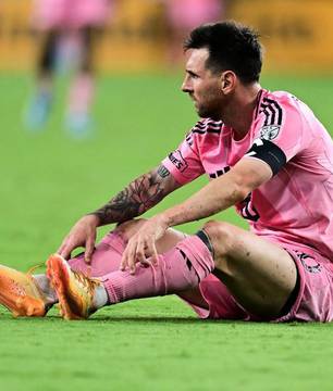 Messi deixa campo com dores em última partida antes do Mundial