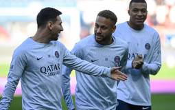 “Foi difícil”, diz Kimpembe sobre convivência de Messi, Neymar e Mbappé no PSG