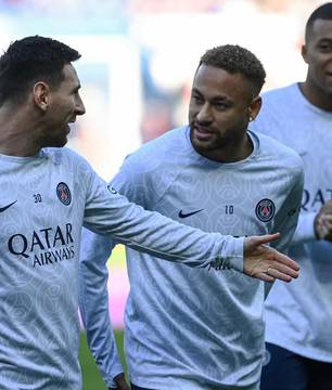 “Foi difícil”, diz Kimpembe sobre convivência de Messi, Neymar e Mbappé no PSG