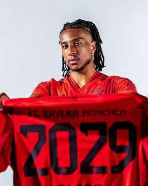 Michael Olise brilha no Bayern e entra na disputa pela Bola de Ouro