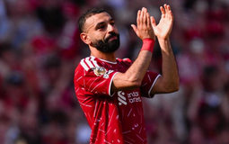 Mohamed Salah se despede do Liverpool e não segura as lágrimas