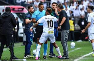 Erro de arbitragem tira Neymar de campo e gera polêmica