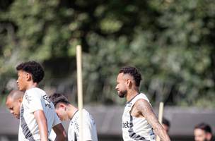 Neymar se desentendeu com Robinho Jr em treino do Santos (Foto: Raul Baretta / Santos)