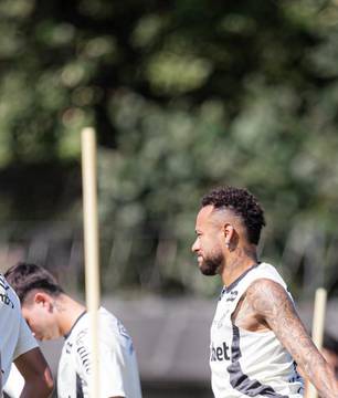 Neymar e Robinho Jr se desentendem em treino do Santos