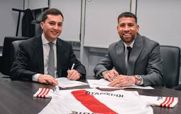 Aos 38 anos, Otamendi realiza sonho e acerta com o River Plate