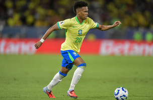 O atacante Estevao, do Chelsea, esta machucado (Foto: THIAGO RIBEIRO/AGIF - AGENCIA DE FOTOGRAFIA/ESTADAO CONTEUDO)