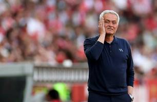 Mourinho responde rumores e nega acerto com o Real Madrid