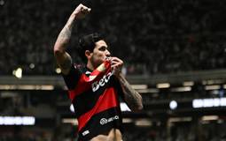 Pedro garante Flamengo nas oitavas da Libertadores
