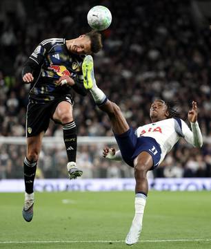 Ampadu exibe ferimento após disputa com Tel em Londres