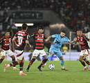 Flamengo observa Danilo e avalia reforços no meio-campo