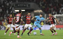 Flamengo observa Danilo e avalia reforços no meio-campo