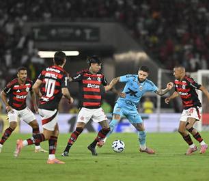 Flamengo observa Danilo e avalia reforços no meio-campo
