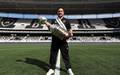 Raphael Rezende com a taca de campeao da Libertadores (Foto: Vitor Silva / Botafogo