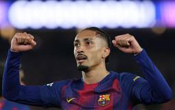 Raphinha rebate rumores sobre saída do Barcelona