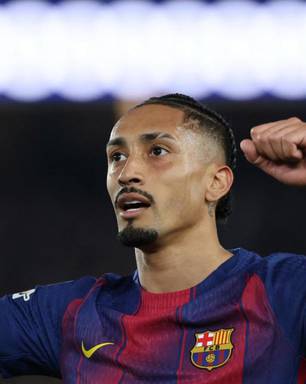 Raphinha rebate rumores sobre saída do Barcelona