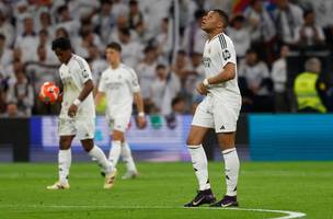 Reacao do atacante Kylian Mbappe apos gol do Mallorca (Foto: Pierre-Philippe MARCOU / AFP)