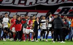 Confusão marca fim de jogo entre Santa Fe e Corinthians