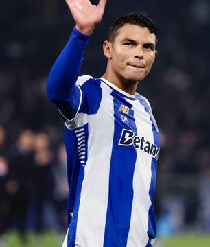 Porto quer renovar, mas futuro de Thiago Silva é incerto