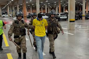 Torcedor do Boca Juniors e detido suspeito de racismo no Mineirao. (Foto: Guilherme Macedo)