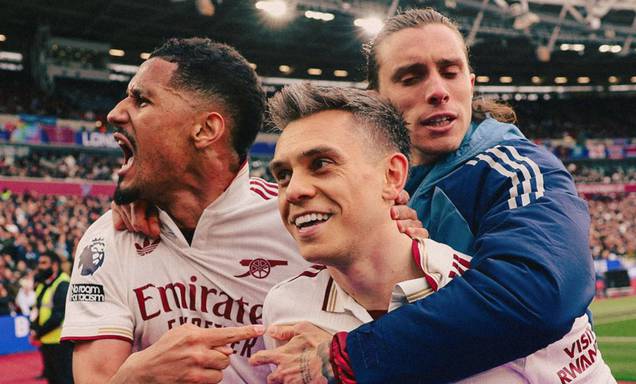 Arsenal vence duelo decisivo e fica mais perto do título