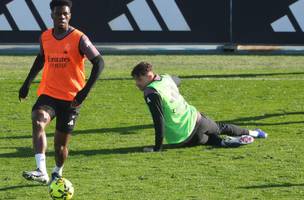 Valverde e Tchouameni em treino do Real Madrid (Foto: Pierre-Philippe Marcou / AFP)