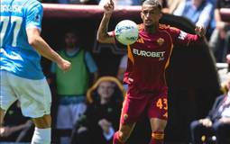 Wesley é expulso em clássico na vitória da Roma