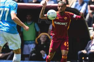 Wesley durante partida entre Roma e Lazio: lateral foi expulso apos briga (Foto: Reproducao / Instagram / Roma)
