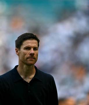 Xabi Alonso é cotado para comandar o Chelsea