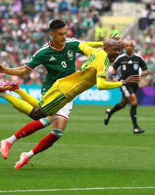 México vence África do Sul em estreia com três expulsões