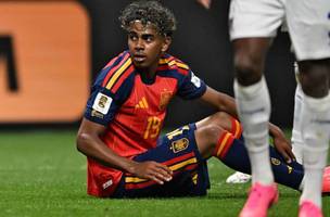 A frustracao do espanhol Lamine Yamal no empate com Cabo Verde na estreia da Copa. (Foto: Roberto SCHMIDT / AFP)
