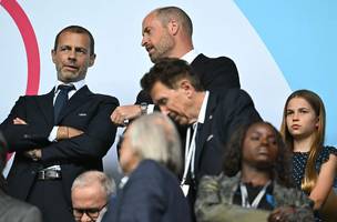 Aleksander Ceferin (esquerda), presidente da Uefa (Foto: Fabrice COFFRINI / AFP)