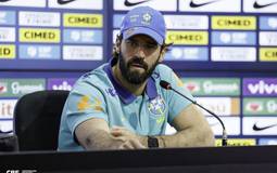 Alisson tranquiliza torcida sobre condição física às vésperas do Mundial