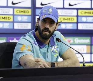 Alisson tranquiliza torcida sobre condição física às vésperas do Mundial