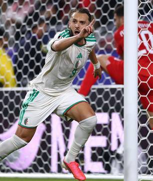 Argélia vira sobre jordânia e elimina rival da copa