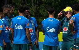 Brasil treina sem Raphinha para oitavas da Copa