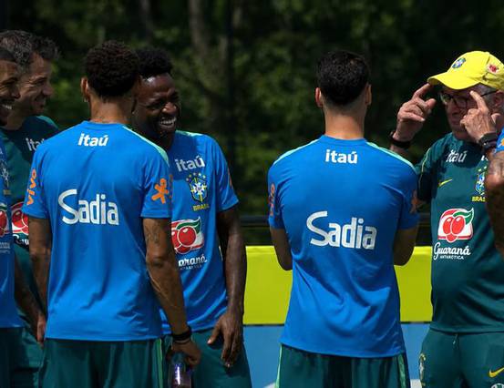 Brasil treina sem Raphinha para oitavas da Copa