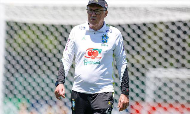 Ancelotti testa novas opções para substituir Raphinha