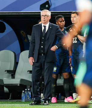 Neymar estará disponível contra a Escócia, garante Ancelotti