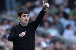 Andoni Iraola tem tudo certo para assumir o comando do Liverpool (Foto: Adrian Dennis / AFP)
