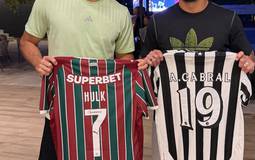 Pausa para a Copa promove encontro entre Arthur Cabral e Hulk