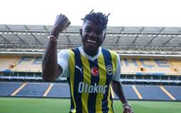 Atlético-MG abre negociações com o Fenerbahçe por Fred