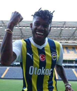 Atlético-MG abre negociações com o Fenerbahçe por Fred