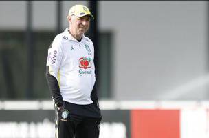 Carlo Ancelotti, tecnico da Selecao Brasileira, em treino na cidade de Nova Jersey, nos Estados Unidos (Foto: Rafael RIbeiro/CBF)