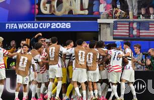 Estados Unidos atropelam Paraguai na estreia e empolgam torcida