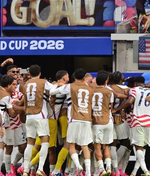 Estados Unidos atropelam Paraguai na estreia e empolgam torcida